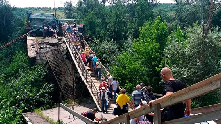 Лесники и спасатели наведут порядок на территории возле КПВВ «Станица Луганская» в районе моста через Северский Донец