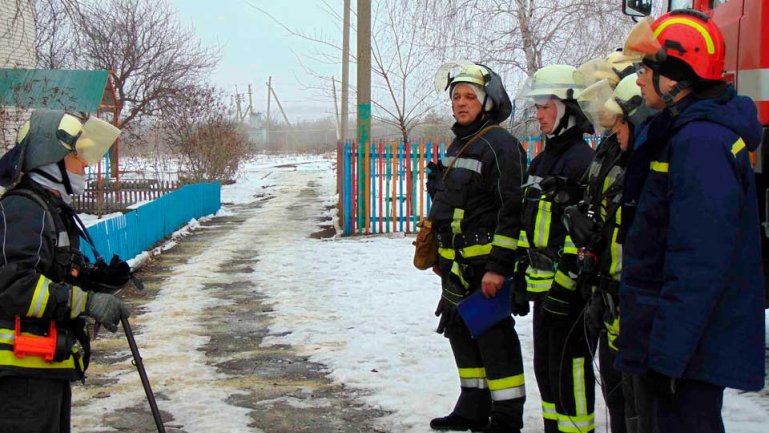 Рятувальники проводять показові навчання у закладах освіти Станично-Луганського району