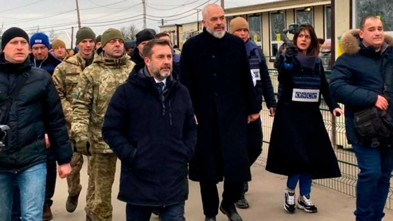 Діючий Голова ОБСЄ Еді Рама разом із Людмилою Денісовою побували в КПВВ «Станиця Луганська»