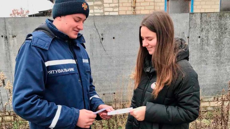 На Луганщині рятувальники надавали людям поради як захистити оселю від пожежі